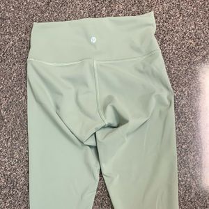 Wunder Train Contour Fit High-Rise
Tight 25" - size 8 Misty Glade